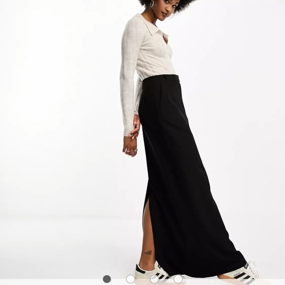 ASOS DESIGN Tall column maxi skirt with split in black - Picture 2 of 7